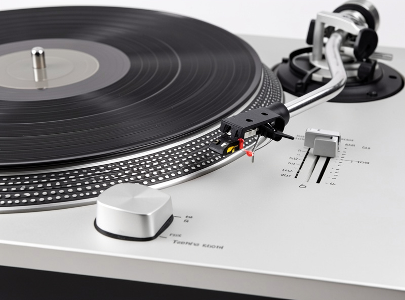 Technics SL-1200 style direct drive turntable platter and pitch control