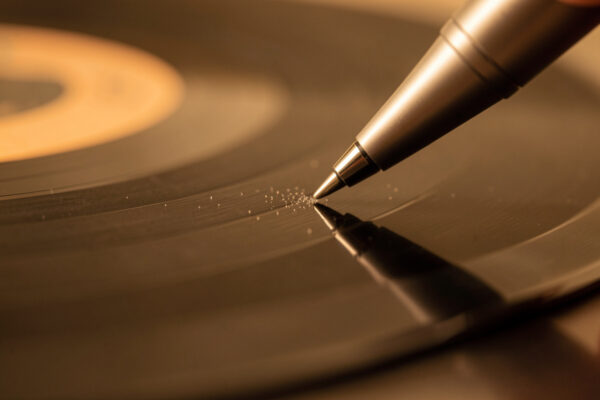 Stylus tracking a quiet run-in groove with a dust speck