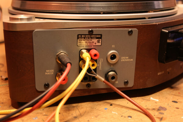 Rear of a turntable and amplifier with ground wire and cables